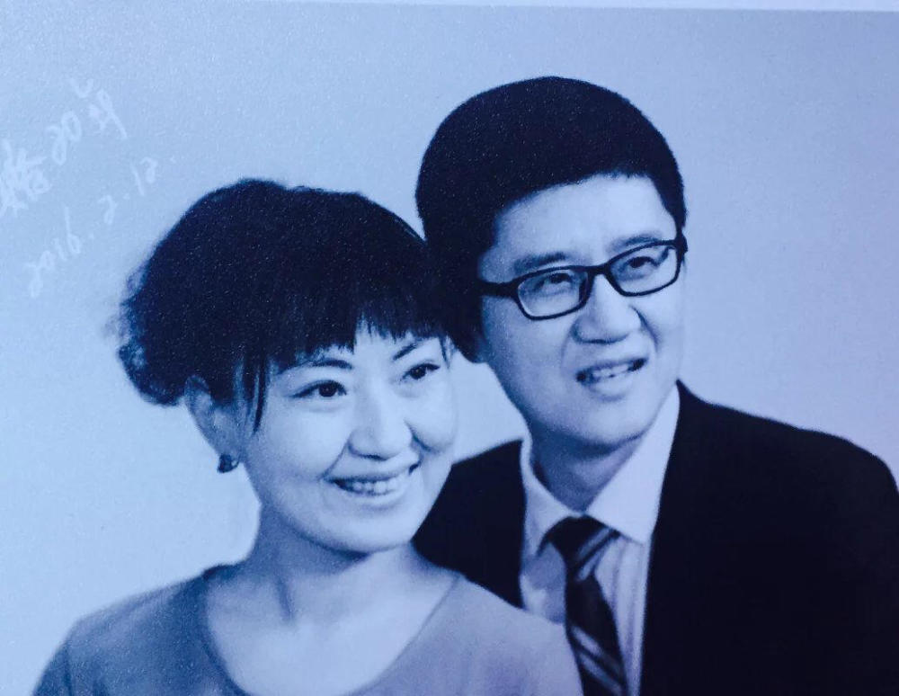 结婚22年 夫妻几乎每年都拍一张纪念照