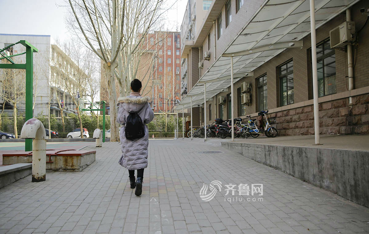 劈叉“弯弓”带伤应考 舞蹈艺考不“易考”(组图)