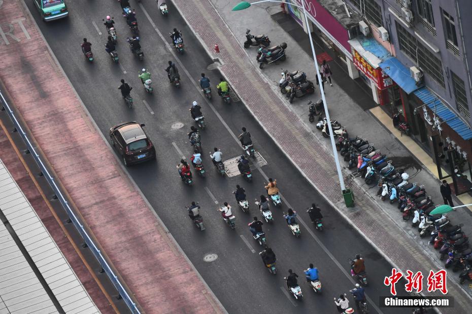 中国“电驴之城” 电动车近200万辆（组图）