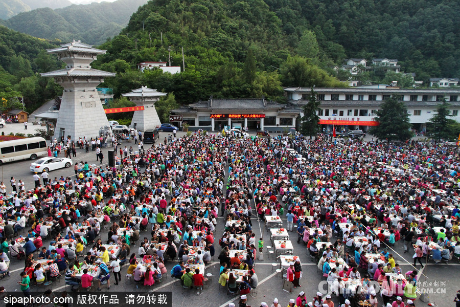 百人千人万人宴精彩纷呈盘点众人分享美食盛况[6]- 中国日报网