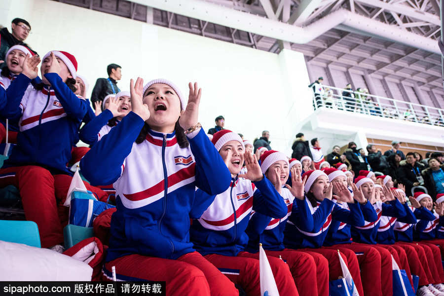 2018平昌冬奥会:冰球女子小组赛 朝鲜拉拉队长