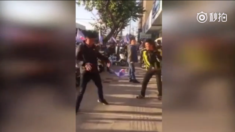 美团饿了么员工互殴 街头交战画面曝光