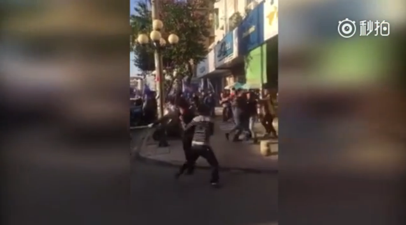 美团饿了么员工互殴 街头交战画面曝光