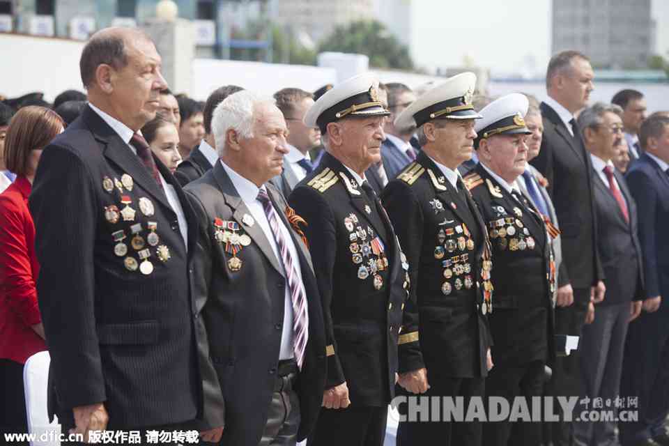 中俄老兵长春祭奠苏联红军烈士 忆战火纷飞年代