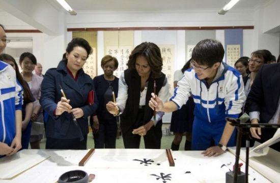 中好意思第一夫东说念主共看熊猫！当中国牡丹遭遇好意思国玫瑰